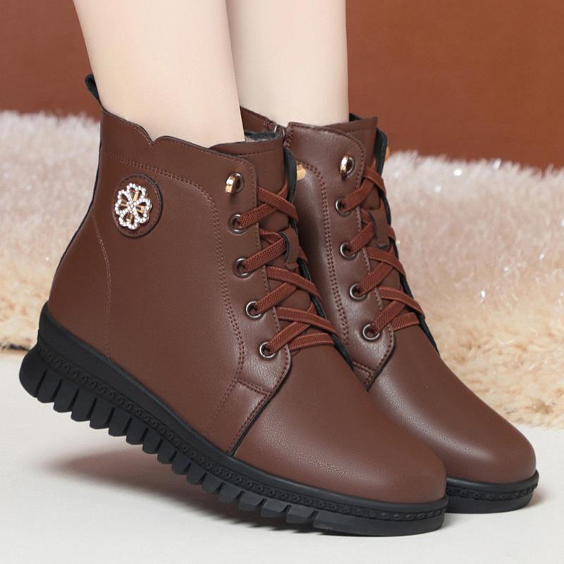 Autumn and Winter Cotton Shoes Women's Non-slip Flat-soled Short Boots Fleece Leather Shoes  Elderly Women's Shoes Soft-soled Martin Boots