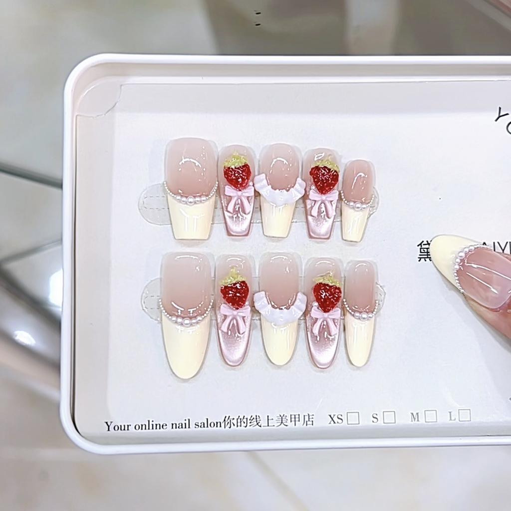 Чисто ручная лепка Новый стиль Zhizhizhimeiberry Расписанные вручную Трехмерные клубничные кошачий глаз Темпераментные накладные ногти