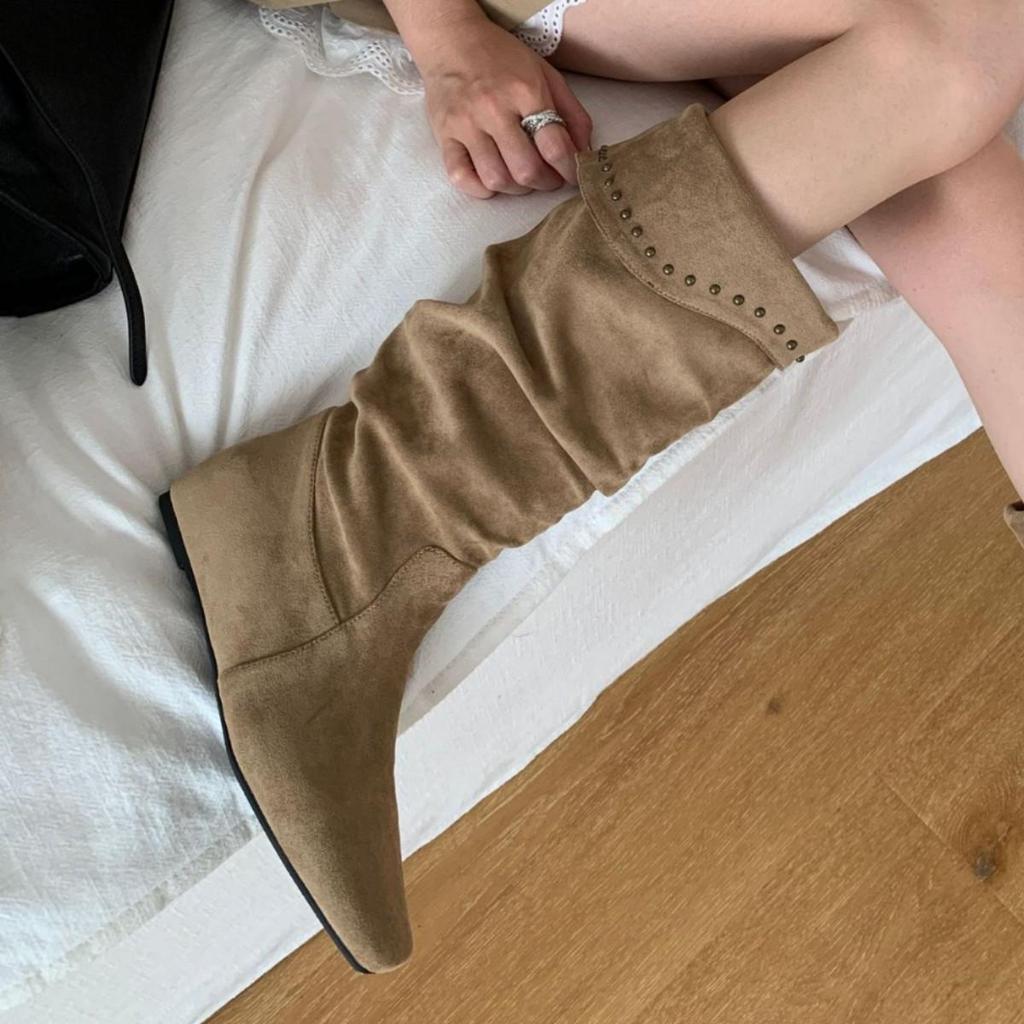 Женские ботильоны из овчины в французском нишевом стиле с острым носком, на танкетке, со сборками, в ковбойском стиле, 2025