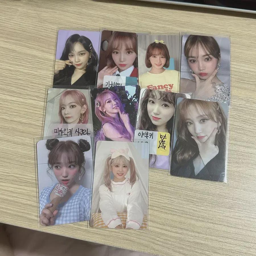 Batch Disposal Of 33 Iz*one Photo Cards