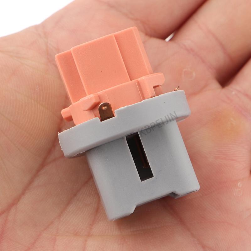 1Pcs 90075-60036 Car T20 W21W Bulb Base Socket For Toyota Highlander Tail Lights Lamp Holder Accessories