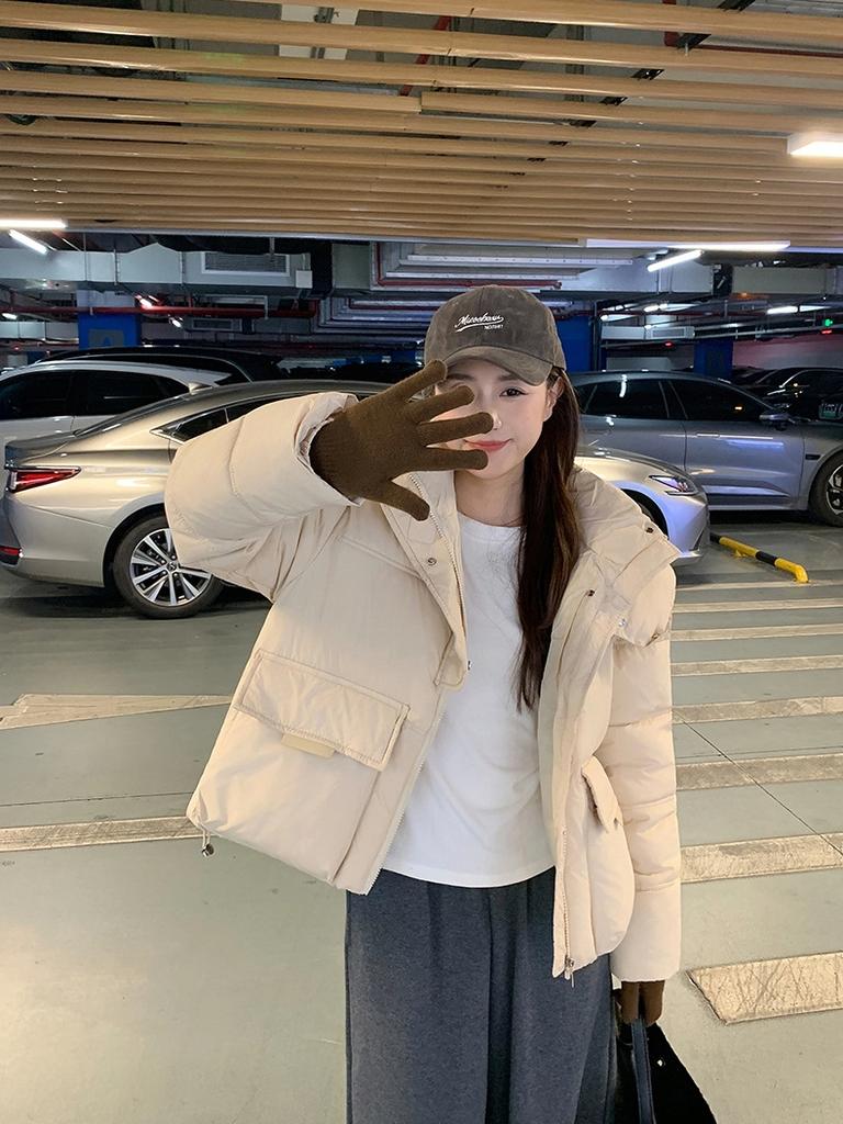 Женская короткая ветрозащитная теплая зимняя куртка с капюшоном и рукавами реглан