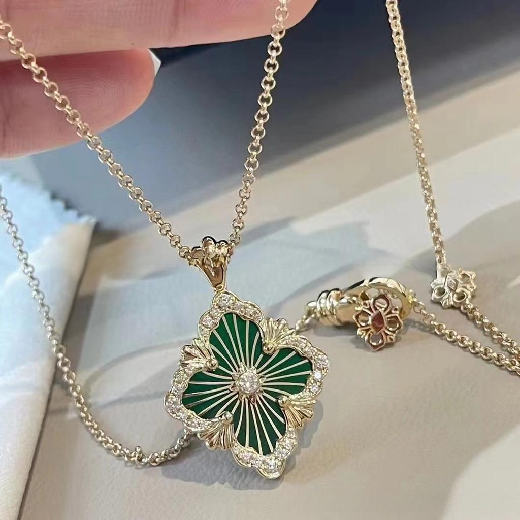 Ожерелье из 18-каратного золота с большим двухсторонним четырехлистным клевером и эмалью