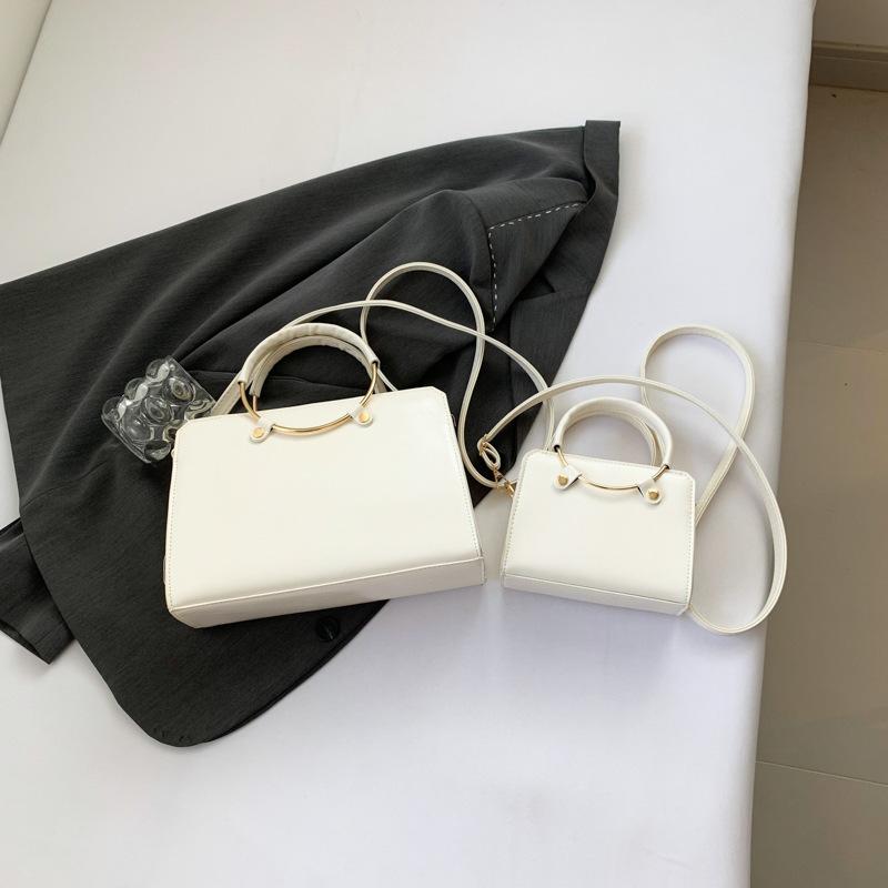 Женские сумки женские большой вместимости 2025 новые в иностранном стиле женские сумки простой тренд мода портативная плечевая маленькая квадратная сумка