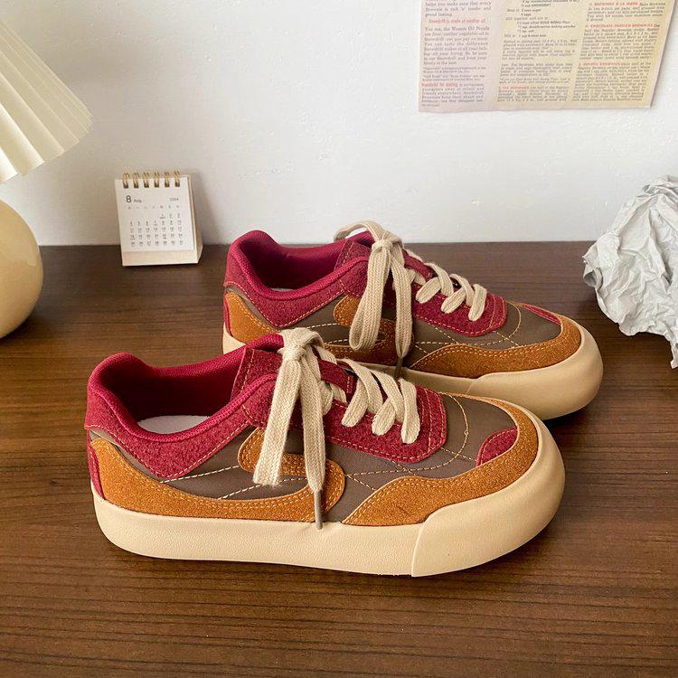 Женские ретро красные кроссовки на толстой подошве, Весна 2025, Шикарный гонконгский стиль, Немецкие тренировочные туфли с круглым носком