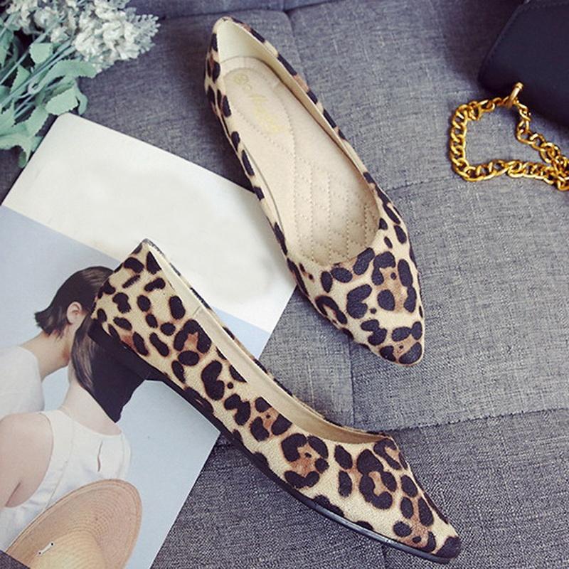Женские модные туфли на плоской подошве с леопардовым принтом, женские туфли на одной платформе с неглубоким носком, популярные женские туфли из флока с острым носком на плоской подошве без шнуровки