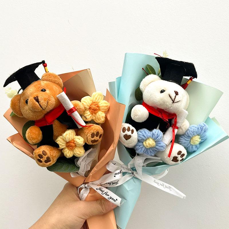 Букет вязаных цветов Выпускной букет 2025 Букет с кавайным мишкой Ручной работы Подарок на выпускной для учителей и студентов
