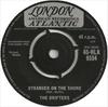 7-дюймовая пластинка DRIFTERS - Stranger On The Shore / What To Do 45HLK9554 London Records, 1962 Великобритания Рок Б/У