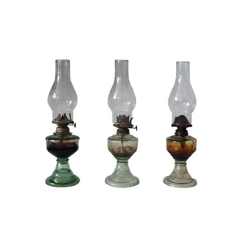 Керосиновая лампа 70-х годов с стеклянным абажуром - Ностальгический народный декор, реквизит