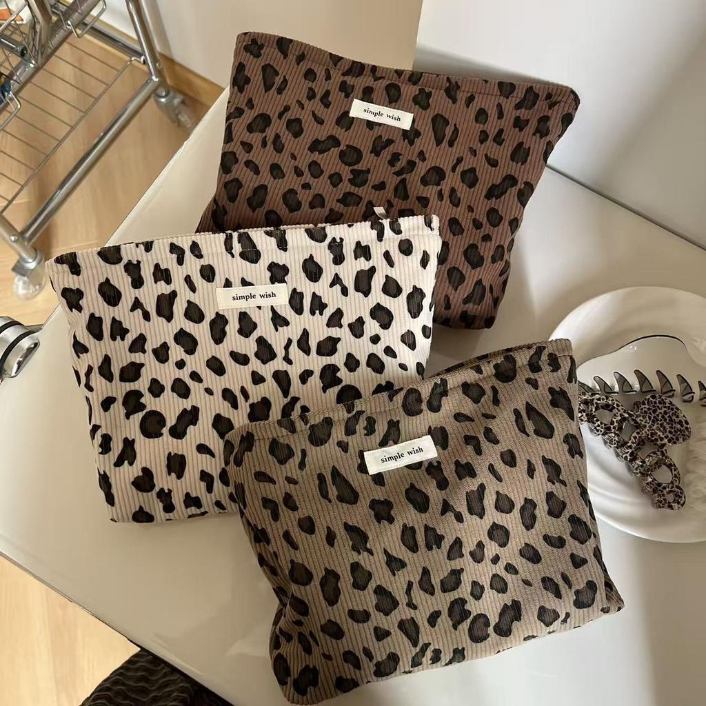 Corduroy Retro Leopard Pattern Makeup Bag Lipstick Cosmetic Organizer Zipper Bag Travel Washing and Storage Bag for Women