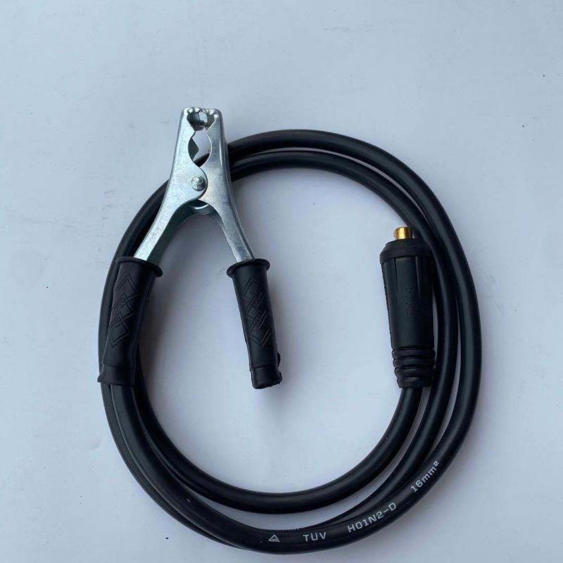 Бытовой сварочный аппарат в комплекте с кабелями и держателем