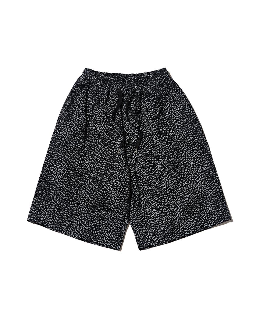 CARGOBROS Leopard Pattern Bermuda Shorts (Black)