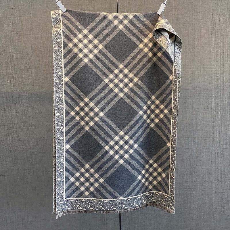 Autumn Atmosphere Retro Classic Striped Scarf Women's Fashion Versatile Daily Commuting Scarf Gentle Atmosphere