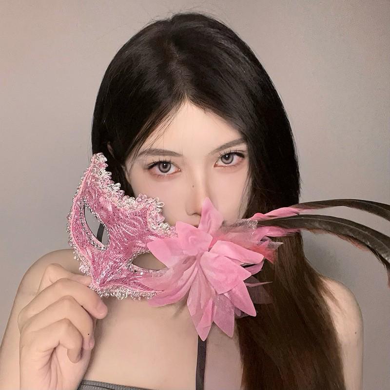 Сексуальная кружевная полумаска с перьями - аксессуар для макияжа на Хэллоуин и маскарада