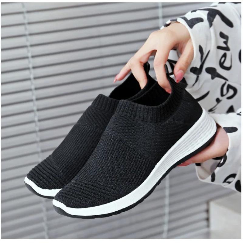 Women's 2024 New Fabric Upper Women's Korean Casual Socks Shoes Breathable and Lightweight Mesh Sports Shoes Women's Soft Soles