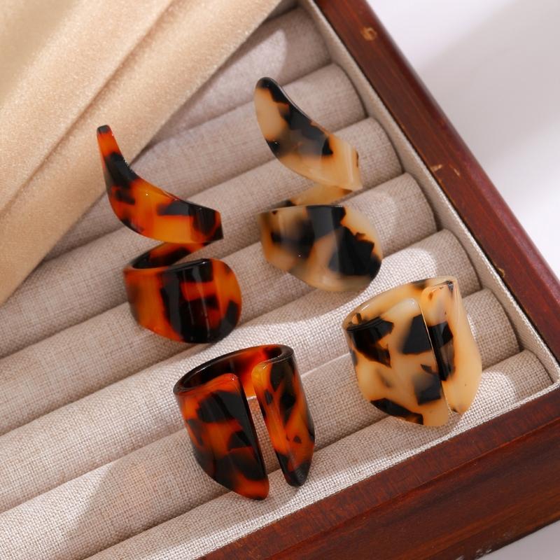 Гибкая посадка Коричневый леопардовый узор Акриловое геометрическое кольцо Легкое удобное Заявление Ювелирный аксессуар