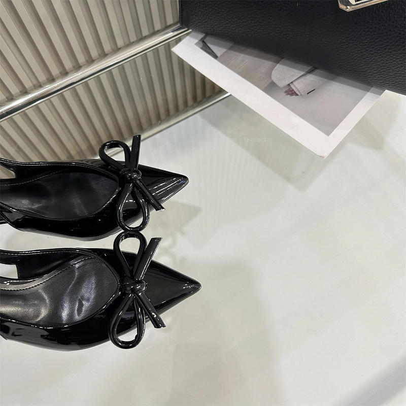 Модные туфли-босоножки с закрытым носком 2025 Весна-Осень Новые Остроносые с Бантом Темпераментные Высокие Каблуки Светская Мода Туфли с Открытой Пяткой Женские