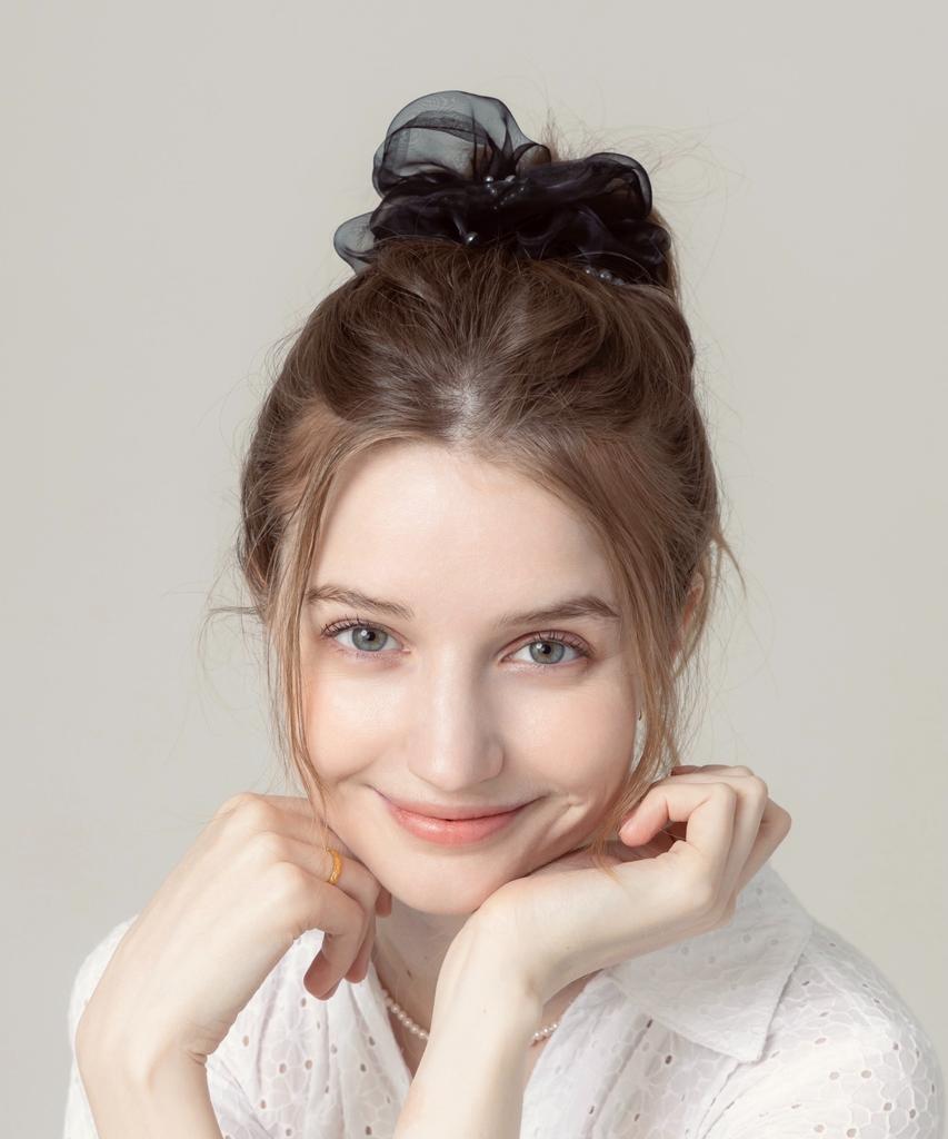 Черная резинка для волос Lilykori с жемчугом