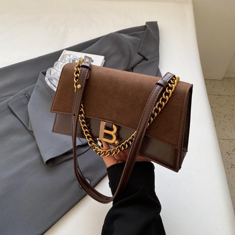 IELGY Fashionable Shoulder Hourglass Bag, Trendy Chain Underarm Bag, Retro Versatile Messenger Bag