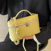 This Year's Popular Fashion Simple Retro Shoulder Bag Women's 2025 Spring New Versatile Commuter Messenger Carry Women's Bag