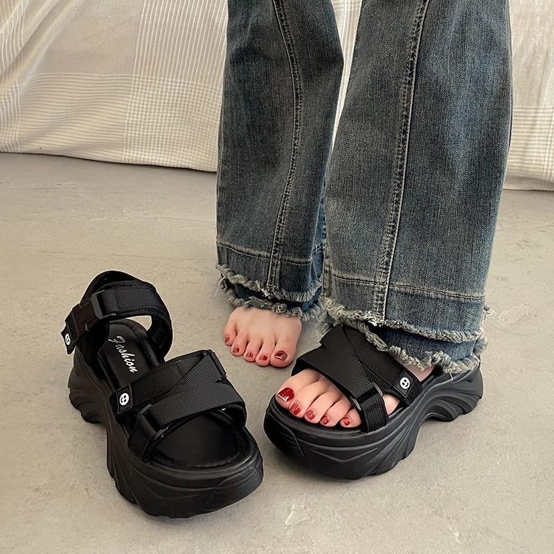 Босоножки на платформе женские модные повседневные летние универсальные римские сандалии с надписью «маффин» модные женские с новыми спортивными вещами 2025 года