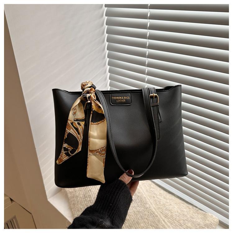 Stylish Large Capacity Tote Bag For Women In Chic Colors For Work And Daily Use