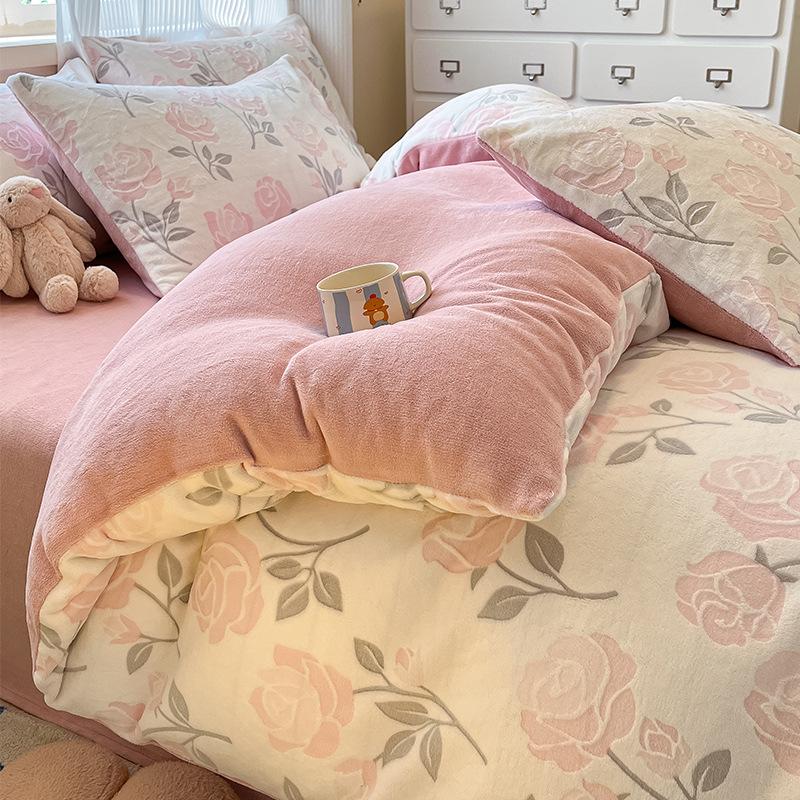 Утолщенный резной молочный флисовый комплект из четырех предметов, флисовое одеяло, простыня из кораллового флиса