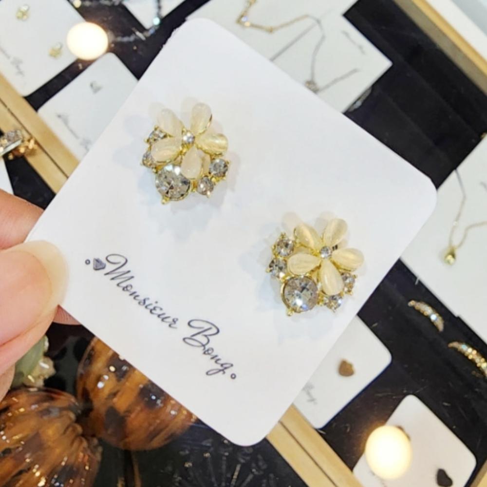 Серьги-пусеты S925 с цветком маргаритки – Haniel – из Кореи