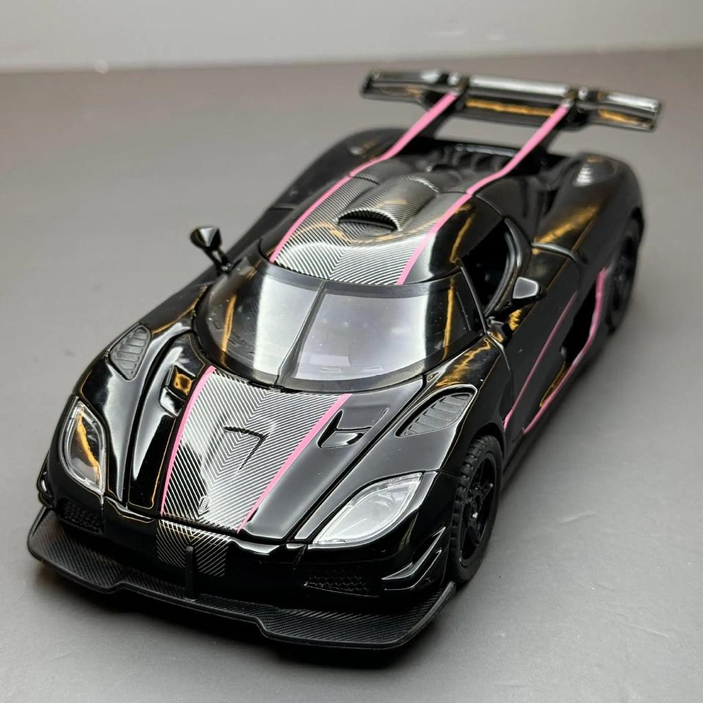1/32 Koenigsegg ONE 1 литая спортивная модель автомобиля гоночные автомобили модель имитация звука и света детская игрушка подарок