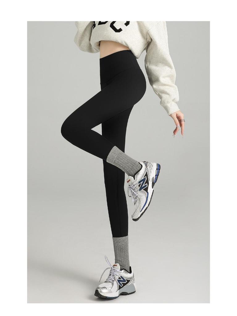 Женские зимние леггинсы из розового бархата — теплые, плотные, без заниженной линии шага, облегающие