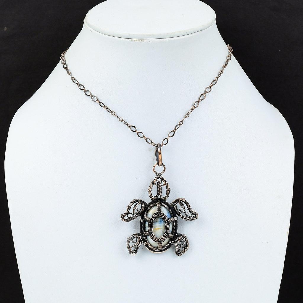 Голубой шеелитовый кулон, обернутый медной проволокой, подвеска в виде черепахи, ювелирное изделие ручной работы, потрясающий кулон с драгоценным камнем, изумительное медное ювелирное изделие, подарок на помолвку