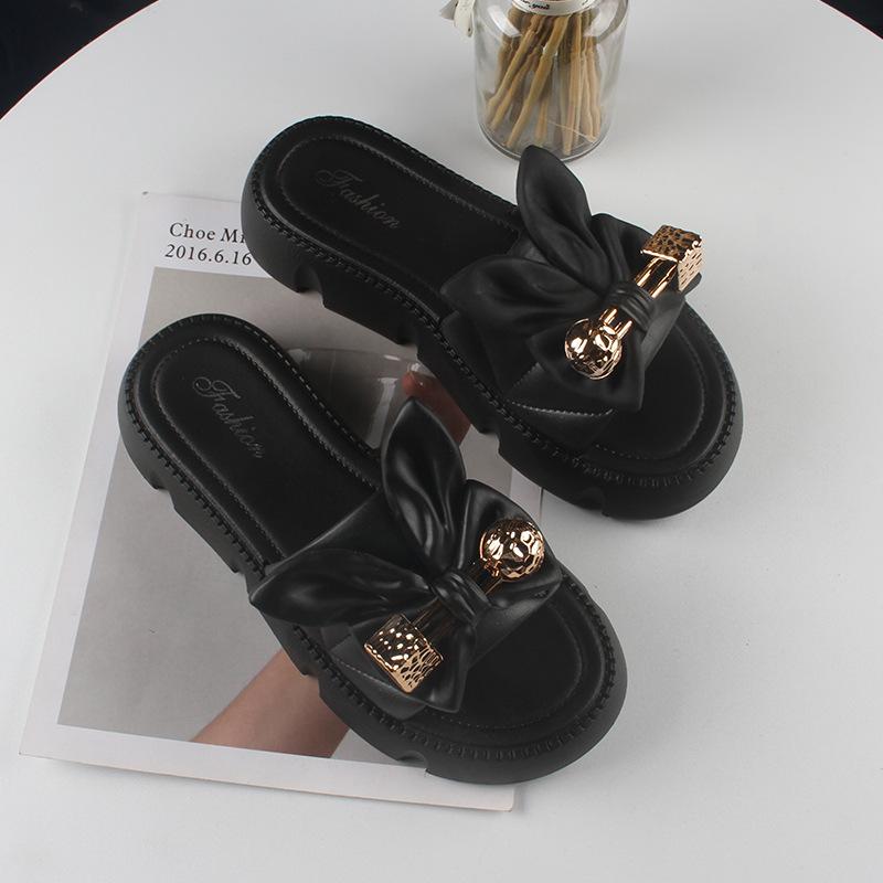 2024 Summer Casual Fashion Round Toe Flat Solid Color Comfortable Open Toe Metal Decorated Non-Slip Women Slippers Beach Outdoor