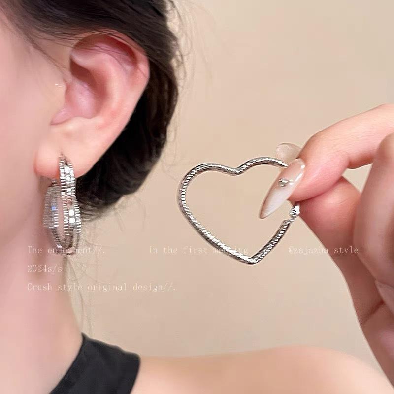 Модные серьги, легкие роскошные длинные серьги в стиле ретро, ​​свежие и милые серьги, элитные серьги в подарок.