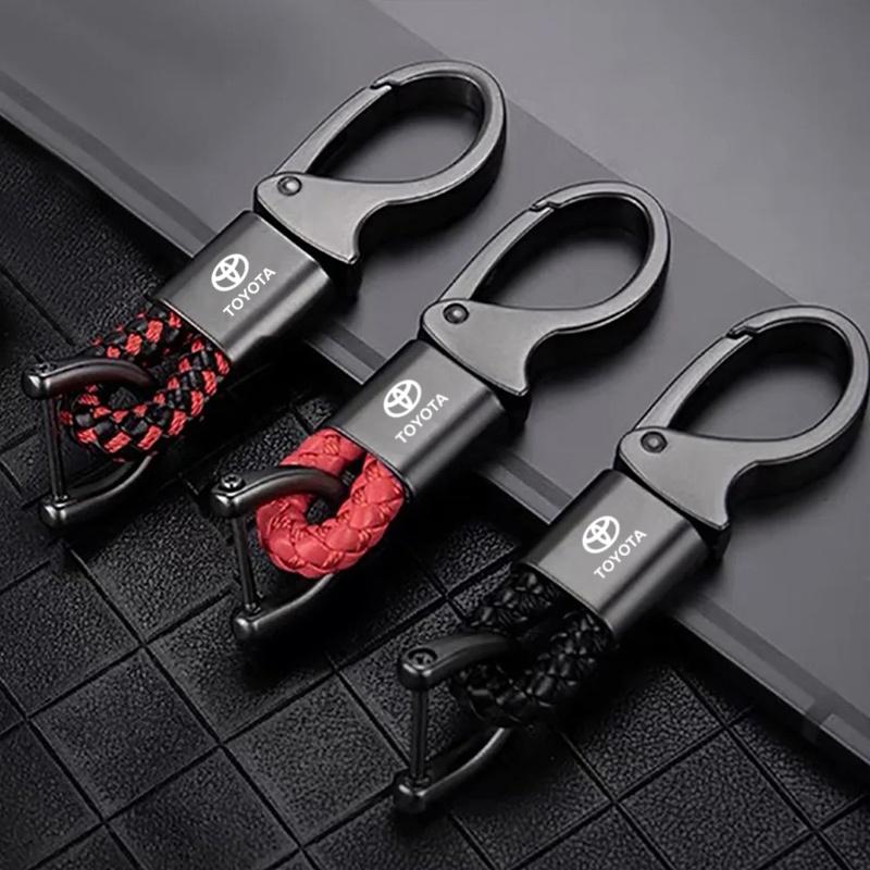 AUQ3 Car sticker For Toyota Camry Yaris CHR 3D Metal Keychain Key Chain Ring Key Holder Rav4 Corolla Avensis Auris Auto Accessories