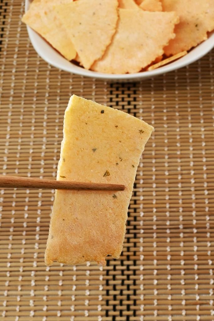 Креветки хрустящий рис выгодные закуски соевый соус вкус алкоголь вкусные рисовые крекеры Выгодные креветки хрустящие 600г [Официальный Цумамикура] крекеры,