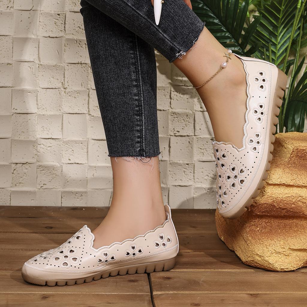 Мода 2025 Новые женские лоферы на плоской подошве из мягкой кожи с круглым носком, плоские кроссовки, женские летние туфли с перфорацией, Zapatos De Mujer