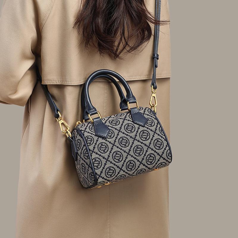 2025 New Women's Bag Autumn Winter Handbag Boston Bag Fashion Versatile Commuter Shoulder Crossbody Bag