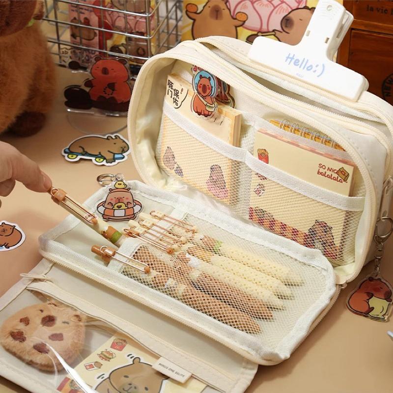 Большая вместительная сумка для карандашей Capybara Cartoon Candle Holder Bag с брошками, наклейками, зажимами, брелоками, детский пенал
