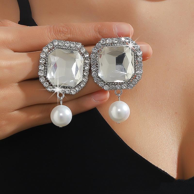 Pearl Square Multi-layer Necklace Super Flash Light Luxury High-end Earrings Niche Design Fashionable Versatile Necklace Women