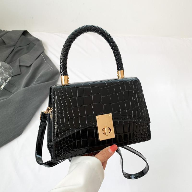 Chic Casual Shoulder Bag For Women In Modern Pu Material Perfect For Daily Use