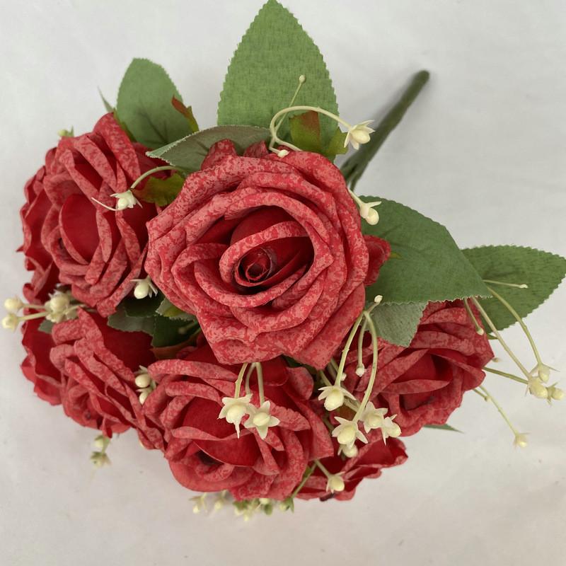 Искусственная композиция с розами в вазе для свадебной фотосъемки и оформления мероприятий