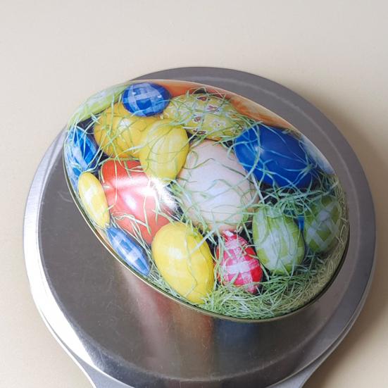 Happy Easter Treat Box Egg Shape Candy Box Funny Bunny Chicken Pattern Portable Iron Art Biscuit Cookie Box Kids Gift Box Easter Party Favors