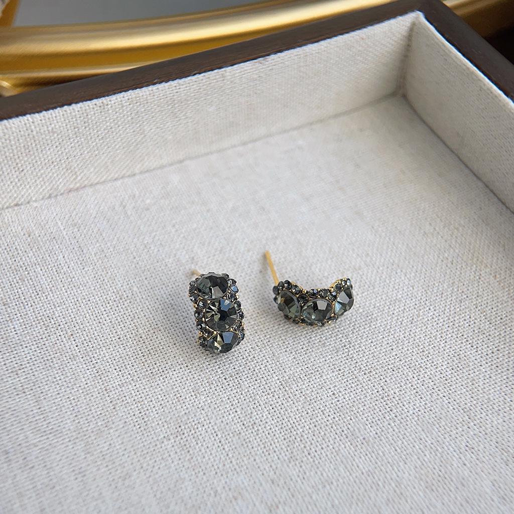 Винтажные геометрические серьги с жемчугом для женщин - Ретро стиль Гонконга, Легкая роскошь, Ощущение высокого класса