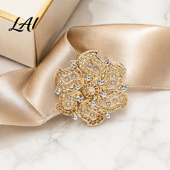 Retro Floral Clothing Accessories Rhinstone Flower Brooch for Women Golden Plated Alloy Oxidation Resistant Pins Lapel Pin Jewelry Wedding