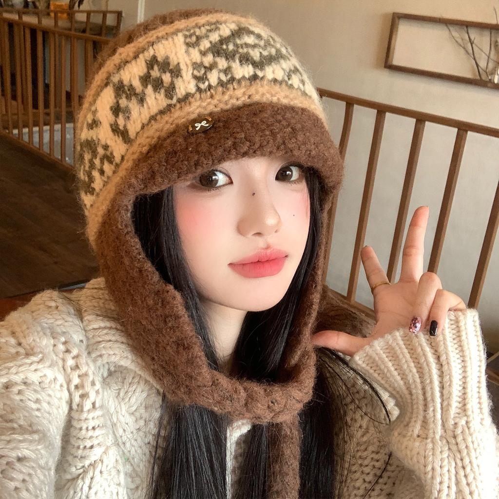 Knitted strap wool hat women's new thickened thermal ear protection hat shows a small face and cold-proof Lei Feng hat