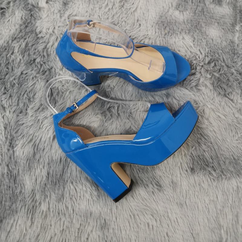 Женские сандалии, летние пикантные сандалии из флока на платформе с открытым носком и пряжкой на ремешке, черные вечерние красные свадебные туфли на высоком каблуке