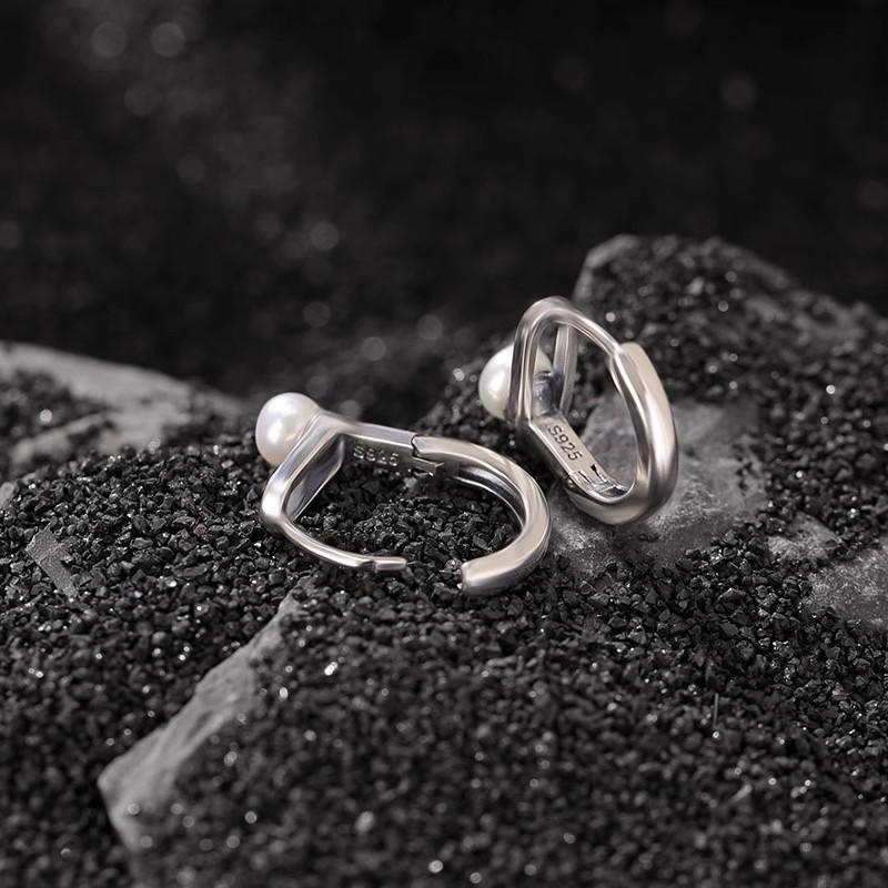 ANENJERY Geometric Simulated-pearl Hollow Oval Hoop Earrings Women's New Simple Fashion Versatile Personalized Exquisite Earrings