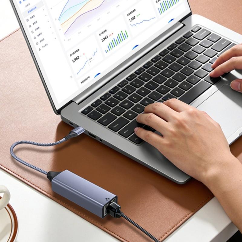 Сетевой адаптер 2,5 Гбит/с с разъемами USB A, USB C и портом RJ45 для стабильного подключения к Интернету