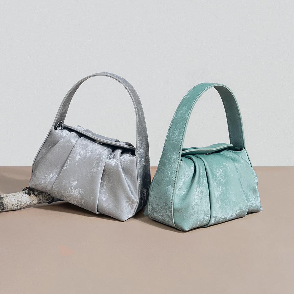 New Chinese Cloud Bag, National Style Satin Cowhide Premium Pleated Handbag 2025 New Leather Messenger Bag Women
