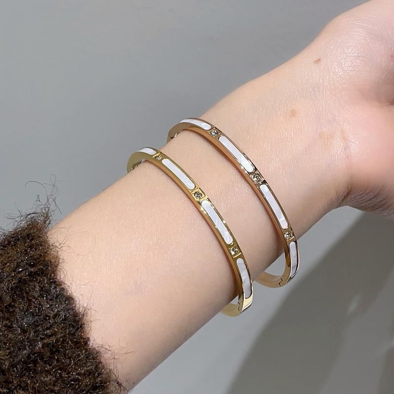 Роскошный минималистичный браслет из титановой стали с перламутром для женщин - Универсальное украшение, идеальный подарок для девушки или лучшей подруги.